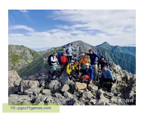 征战高山巅峰：挑战极限的登山大奖赛